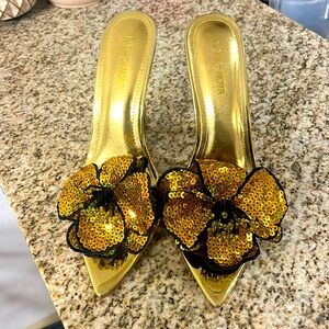 Black and Gold women’s heel never worn size 8